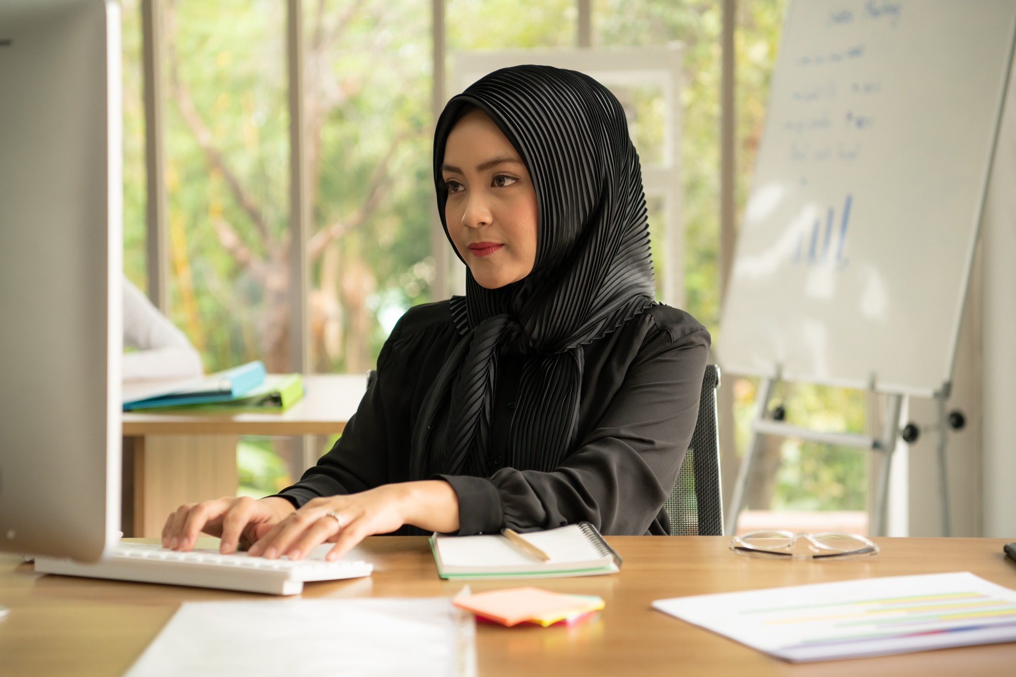 arabic businesswoman wearing hijab Work in the office